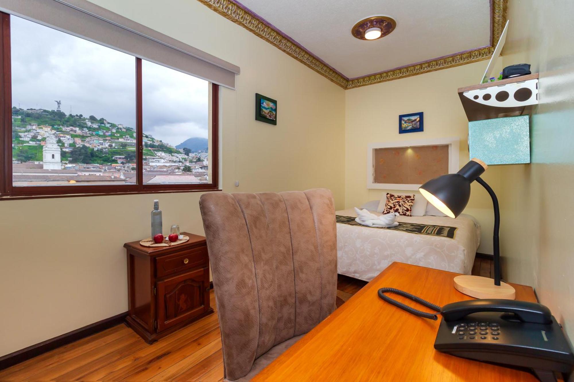 Friends Hotel & Rooftop - Historic Center & Museums كويتو المظهر الخارجي الصورة