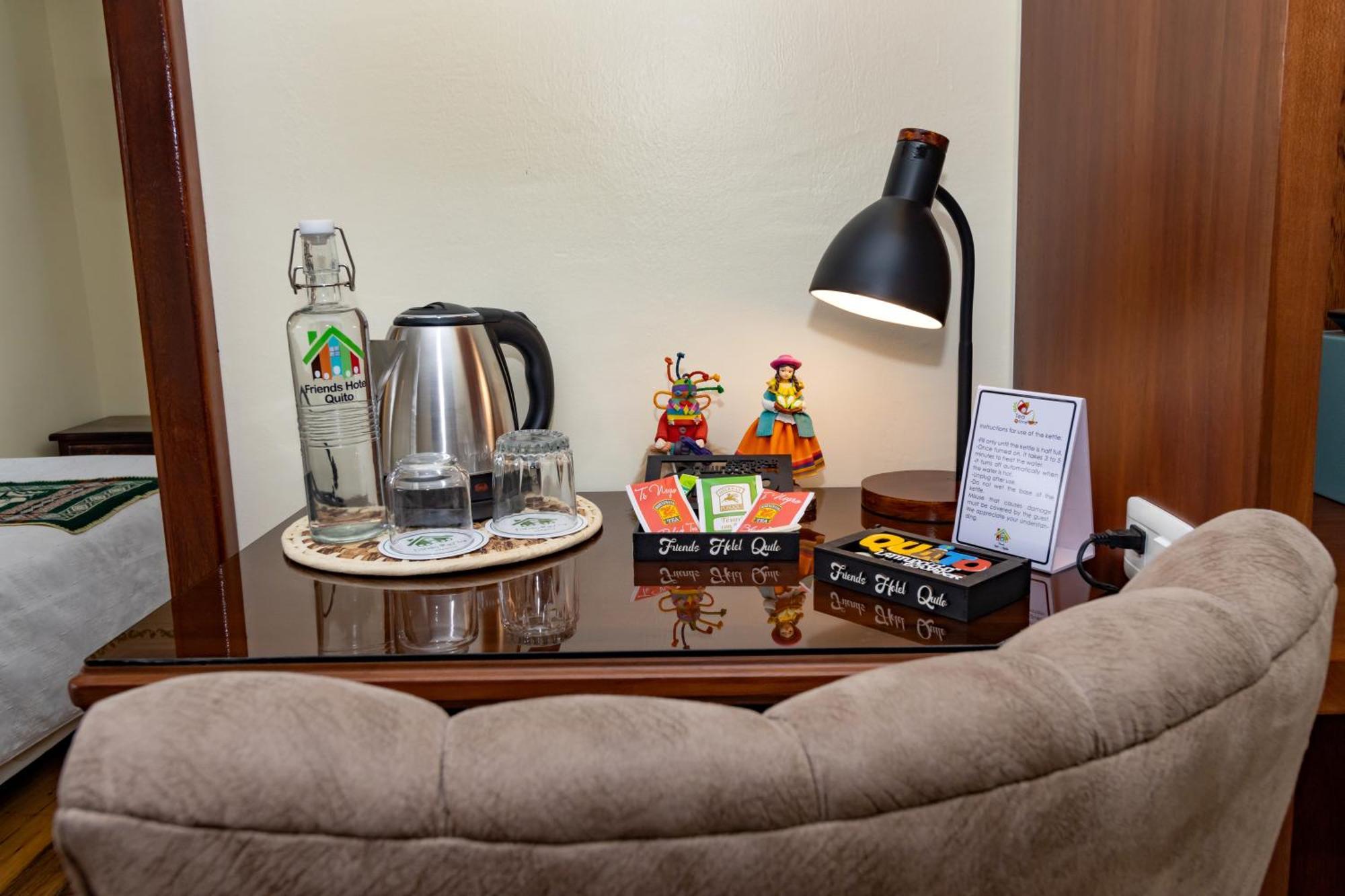 Friends Hotel & Rooftop - Historic Center & Museums كويتو المظهر الخارجي الصورة